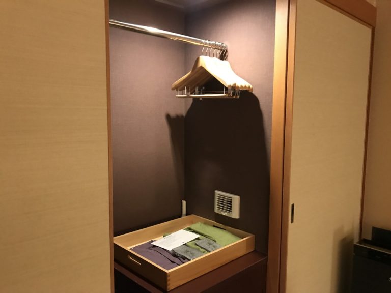 クローゼットを開けた状態