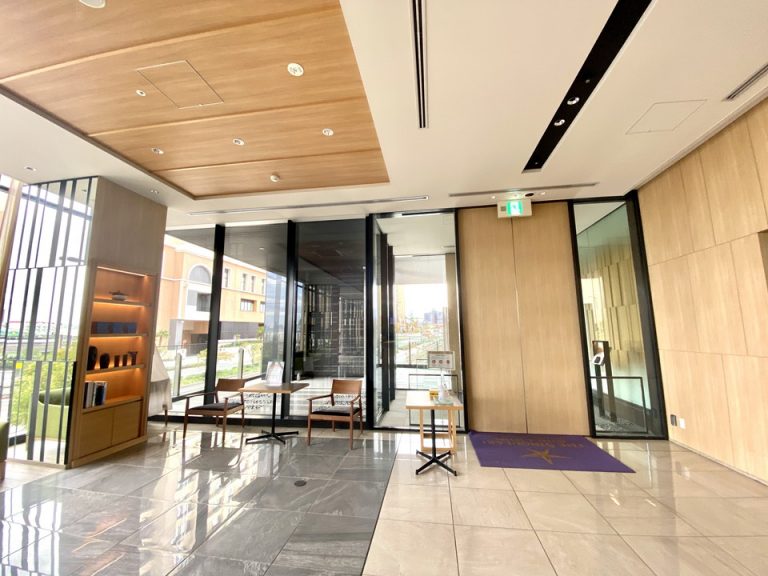 エントランス内観 (2)