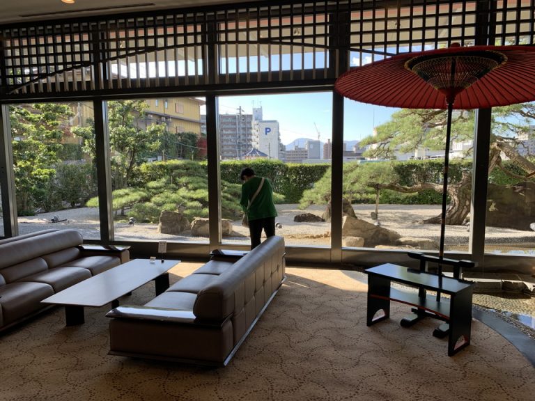 フロント階お庭