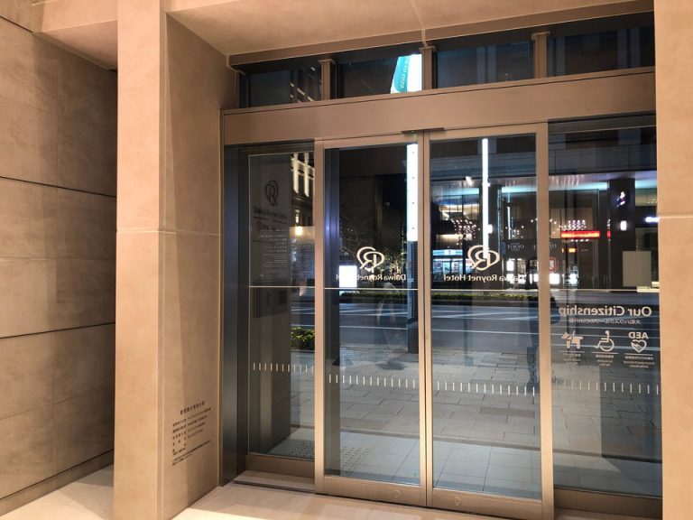 エントランス内から