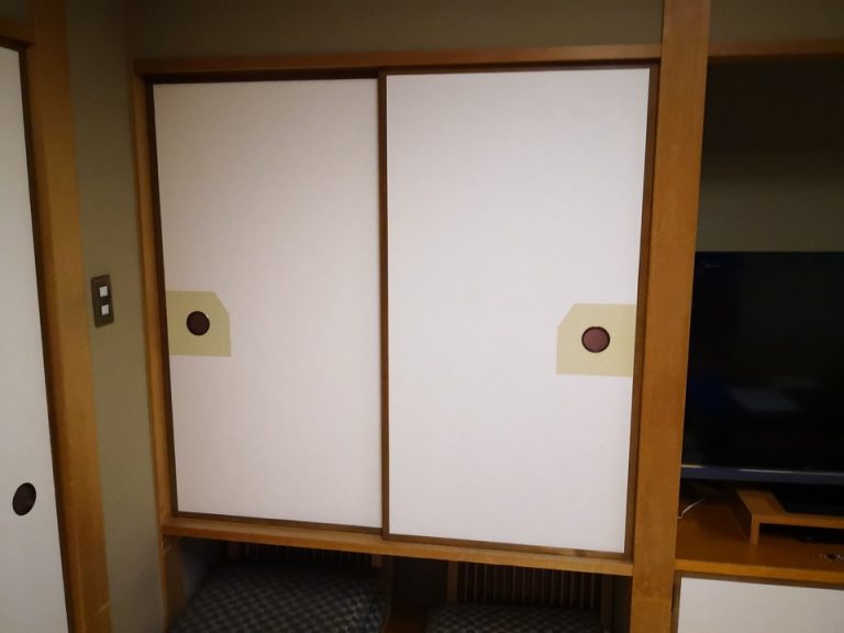 22_クローゼット外観閉じた状態