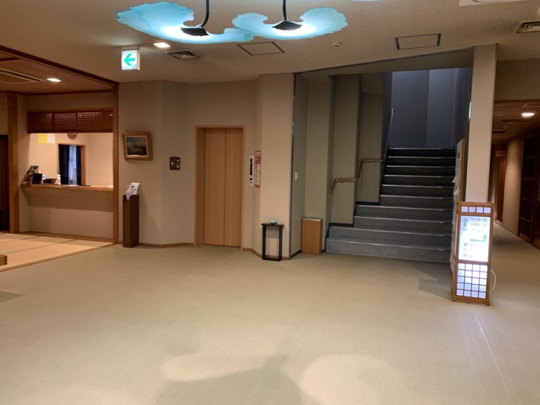 ロビー全体2
