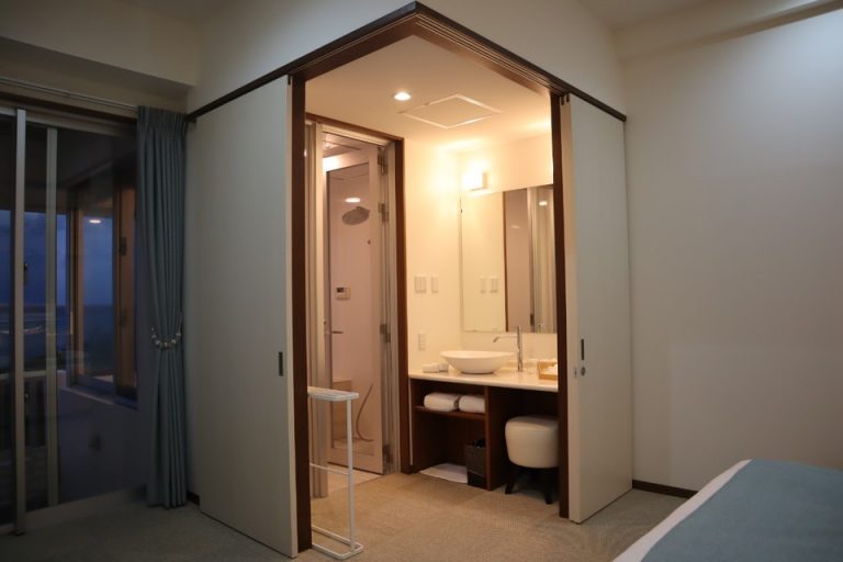 洗面台とバスルーム(1)