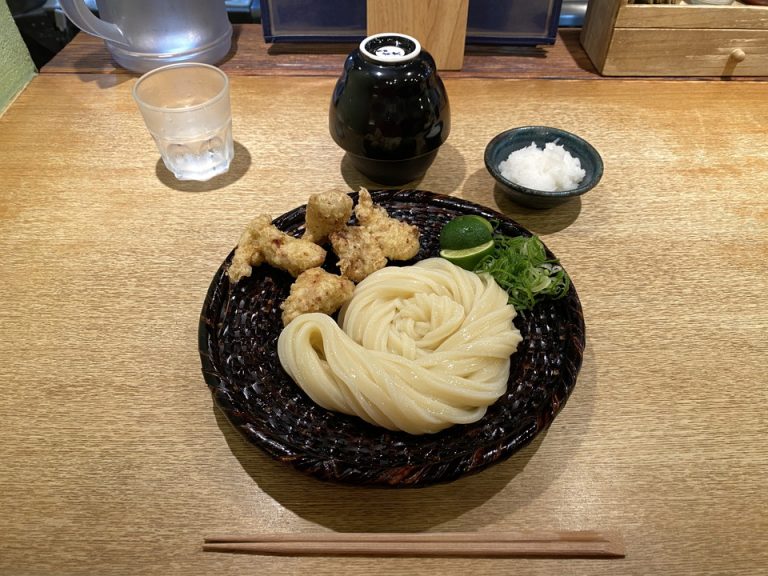 ホテルから徒歩7分のうどん慎