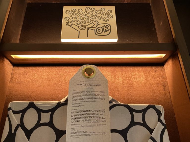 入口左のデザイナーコラボ浴衣