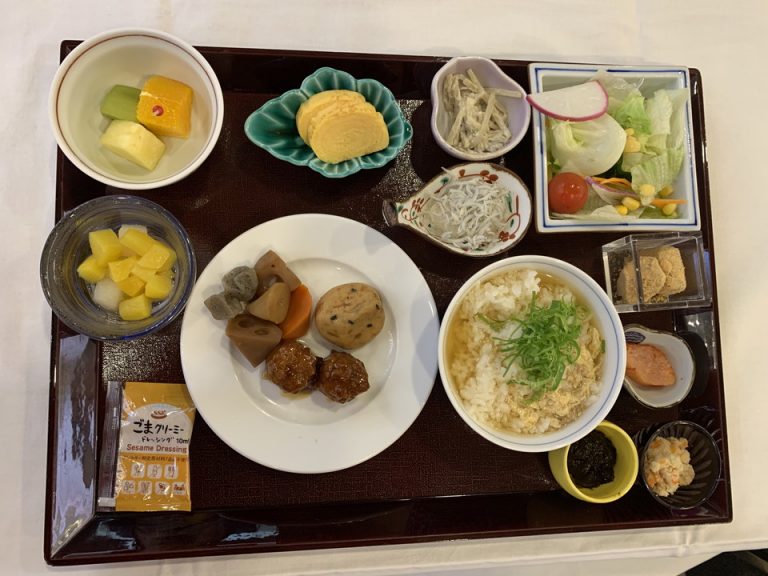 朝食はブュッフェ形式です(1)