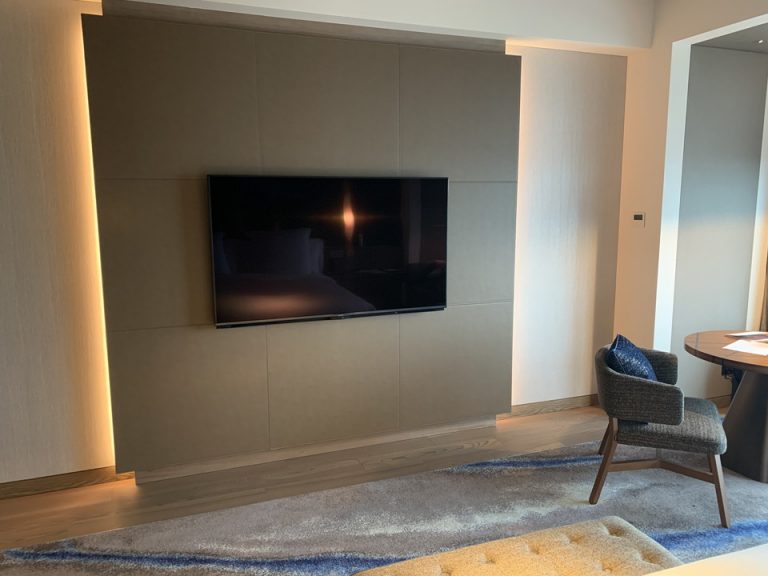 ベッド方向からテレビ2