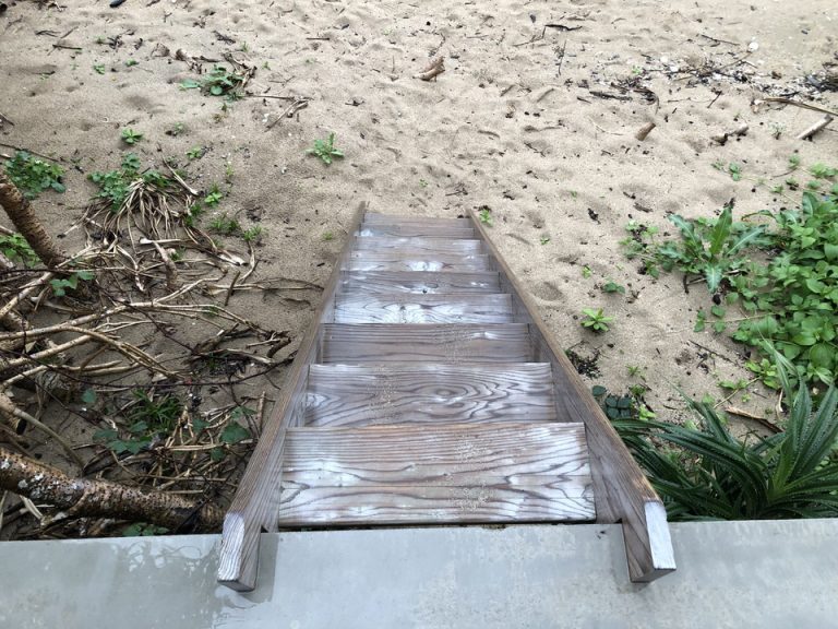 ビーチへの階段