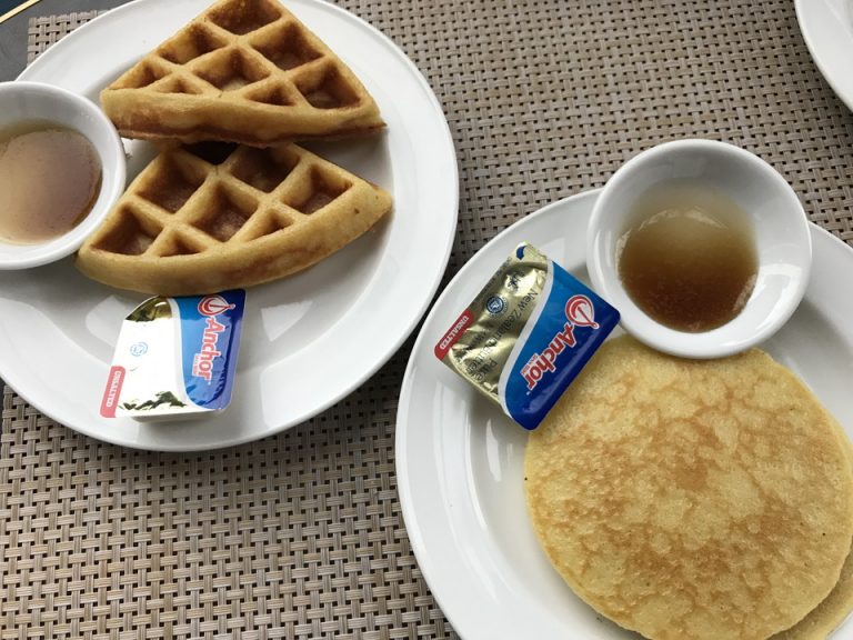 ワッフル、パンケーキも頼みました。。