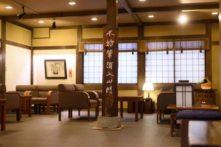 12d544503f1e6b895609408e640cd2ec