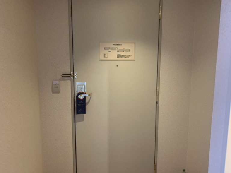 客室ドア中