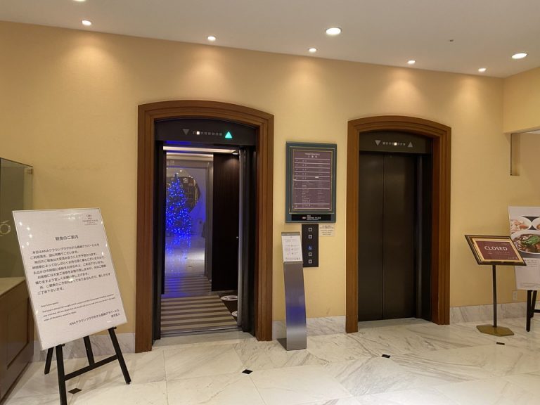 フロント階エレベターホール