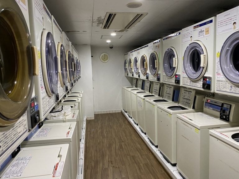 コインランドリー(2)