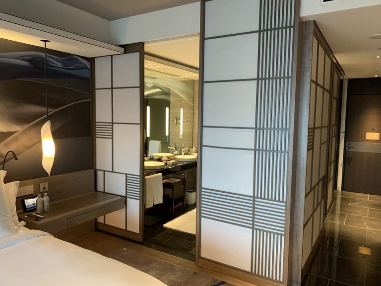 客室全体 入口方向