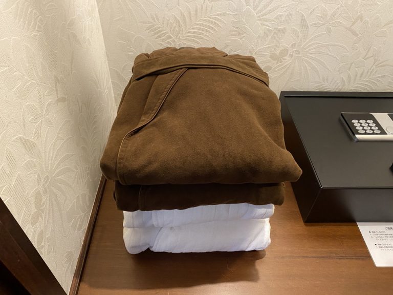 ガウンとバスローブ(1)