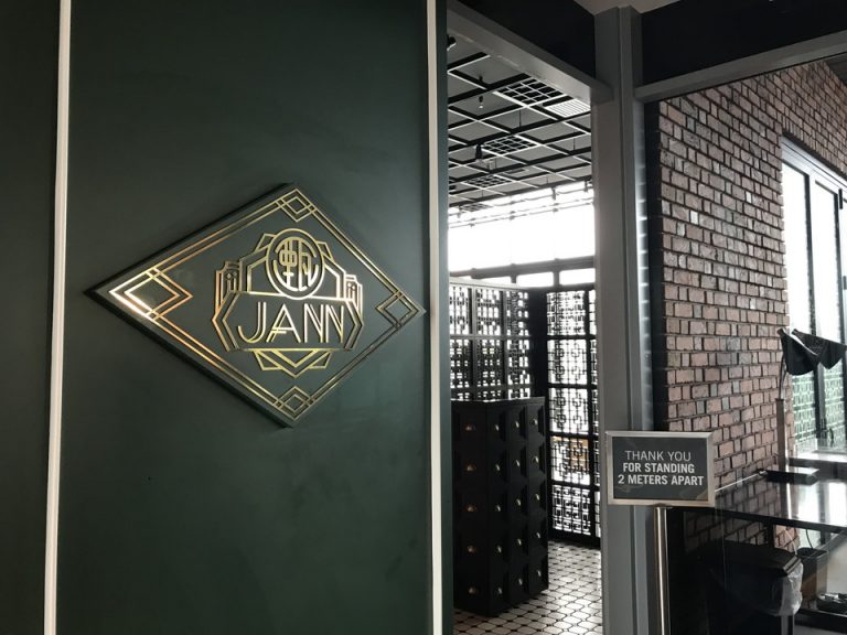 晩御飯を、フロントと同じ7階にあるレストラン、JANNで頂きました。インスタ映えで人気のレストランなので予約は必須です。