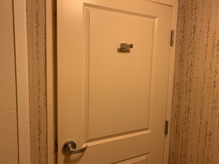 バスルーム内から入口