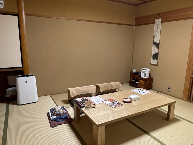 客室全体(入口から)(1)