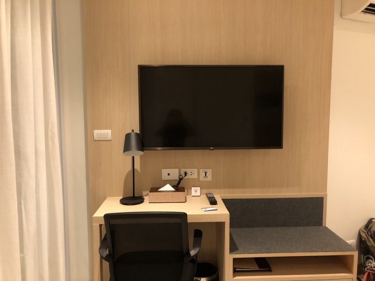ソファからみたテレビ