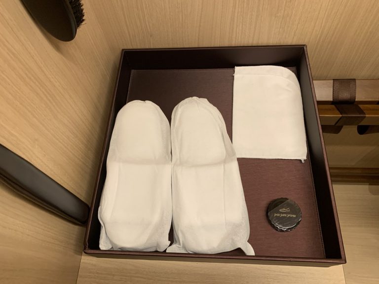 スリッパ、シュークリーナ―