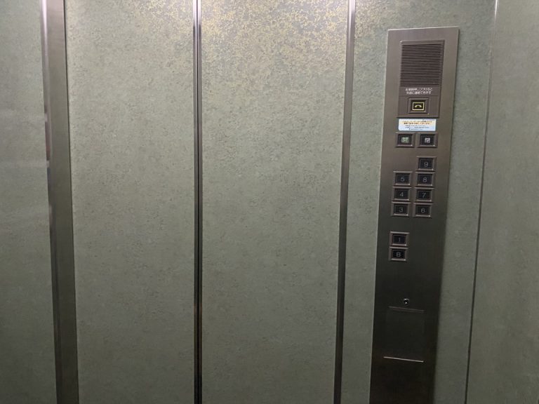 エレベーター内観 コーラルウイング(新館)