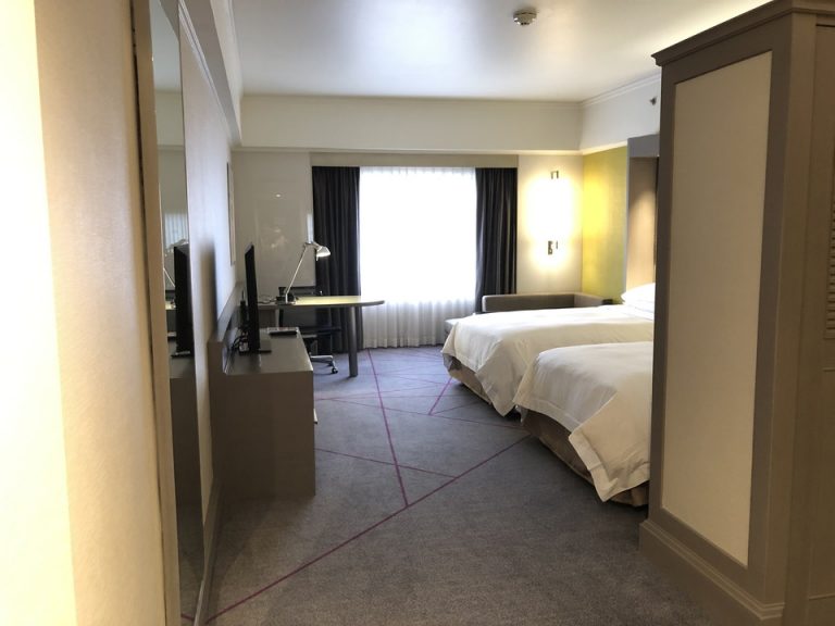 客室全体入口方向