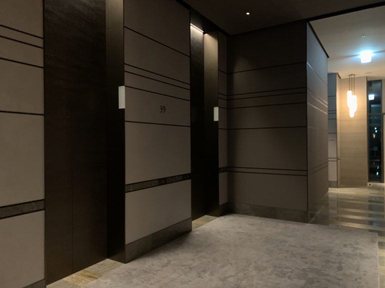 エレベーターホールフロント階