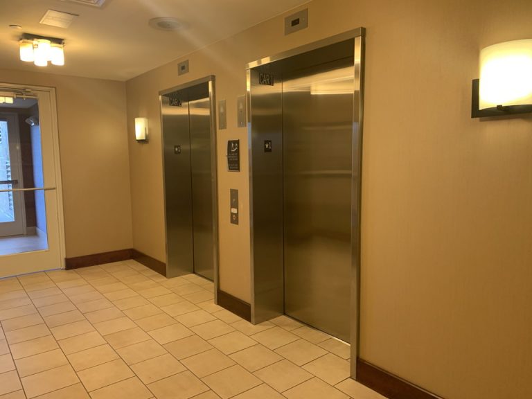 エレベーターホールフロント階