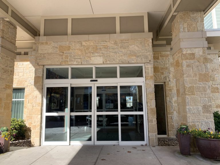 エントランス外観(1)