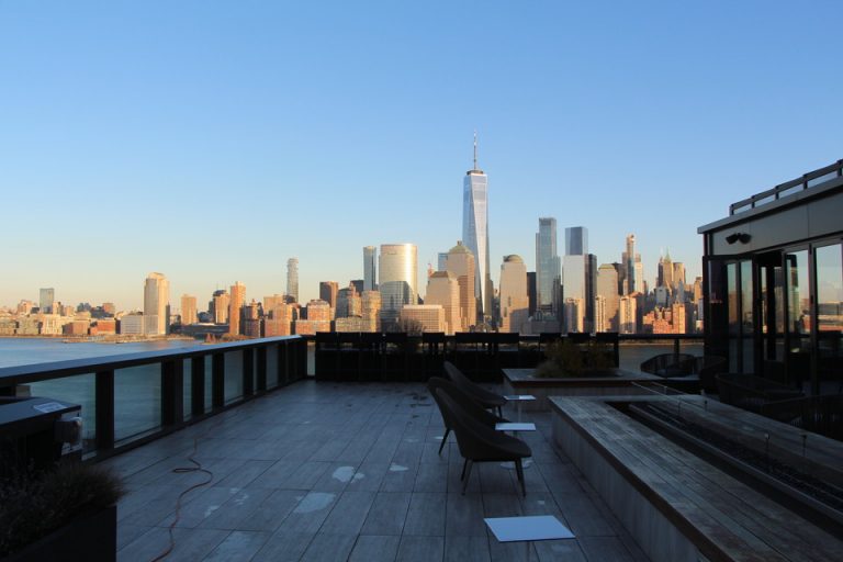 昼のルーフトップバー