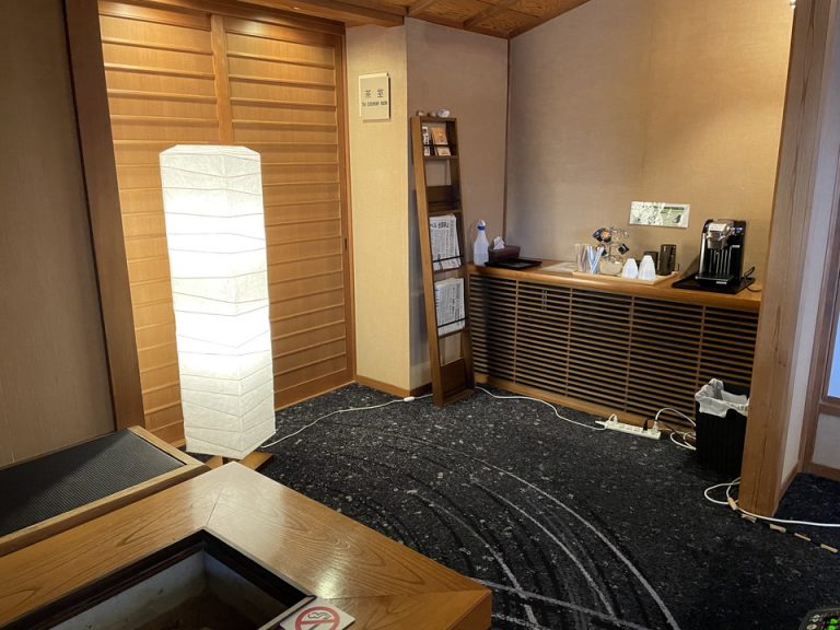 フロント横に茶室がありました