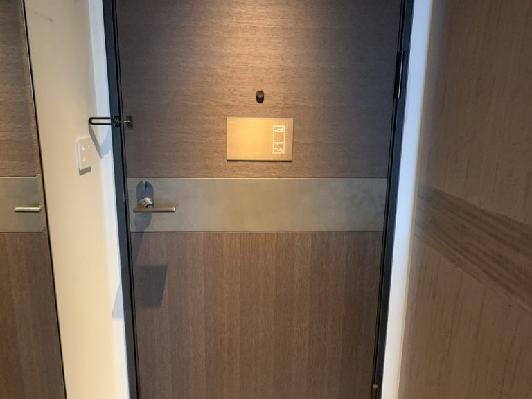 客室入口内観ドア