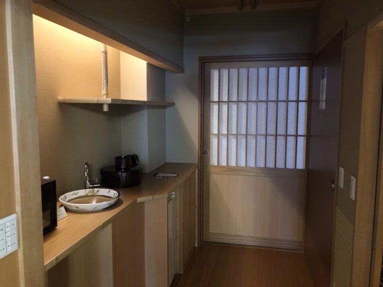 客室入口内観ドア