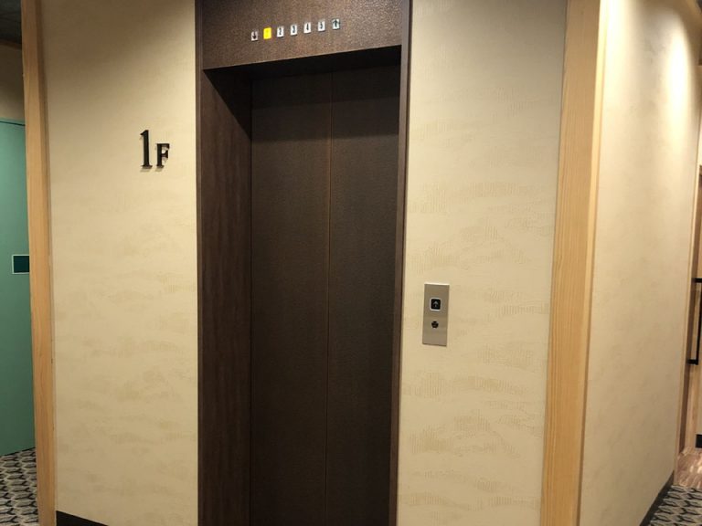1階エレベーターホール