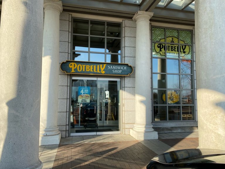 ホテルから歩いてすぐのサンドウィッチ店