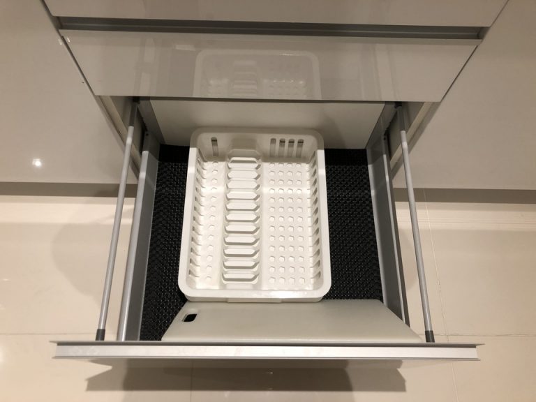 キッチンの水切りカゴ
