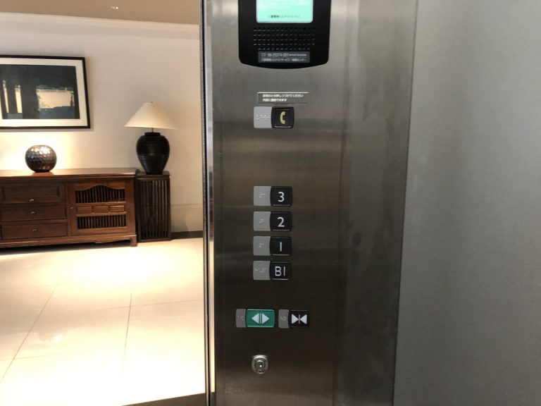 エレベーターボタン