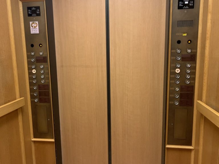 エレベーターボタン