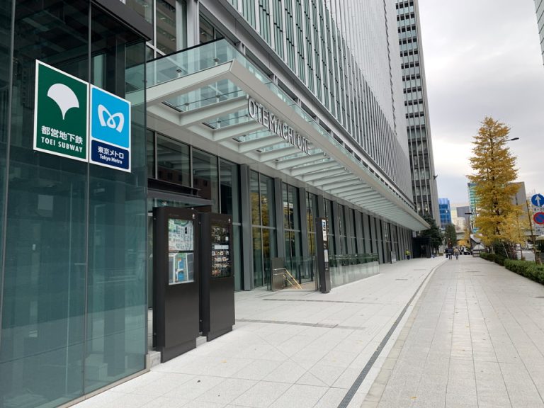 街の様子(ホテル敷地内ビルの入り口)