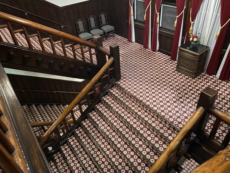 メイン階段 3階から撮影