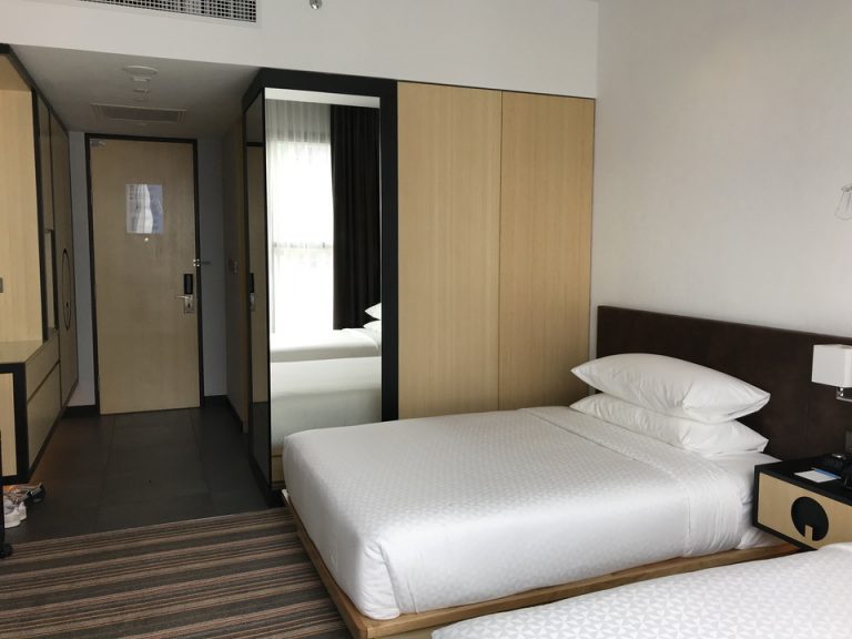 客室全体(入口方向)です。(1)