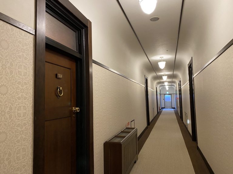 客室廊下 サブの階段方向(1)