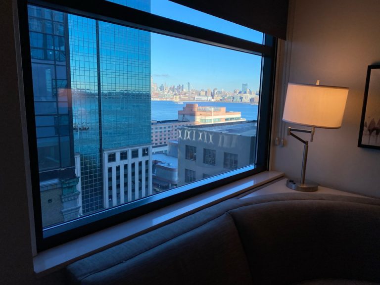 客室窓はこちらの一ヵ所のみ