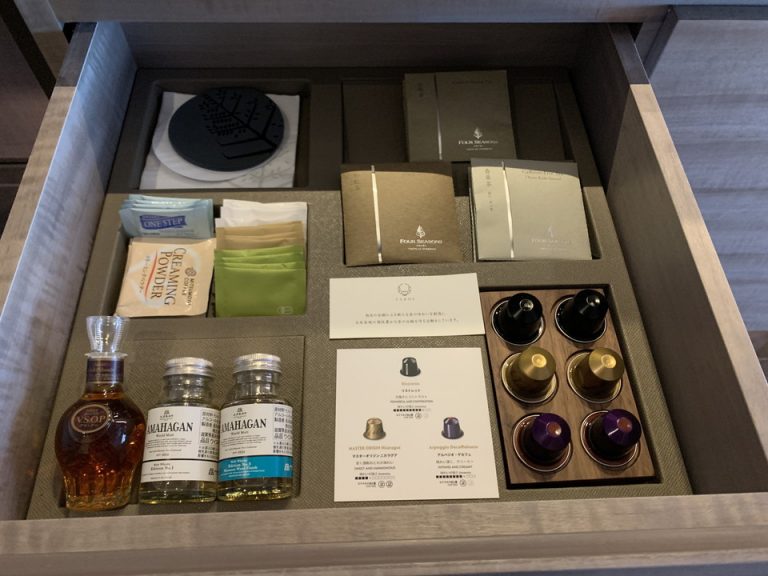 ミニバー下の引き出し