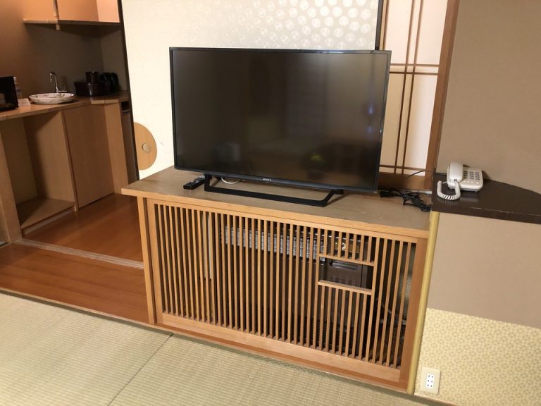 ベッド方向からTV