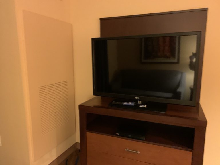 ベッド方向からTV