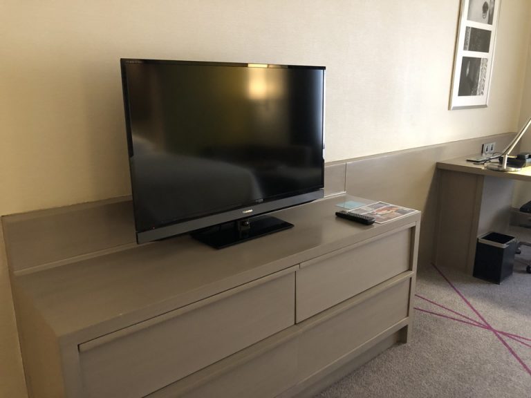 ベッド方向からTV
