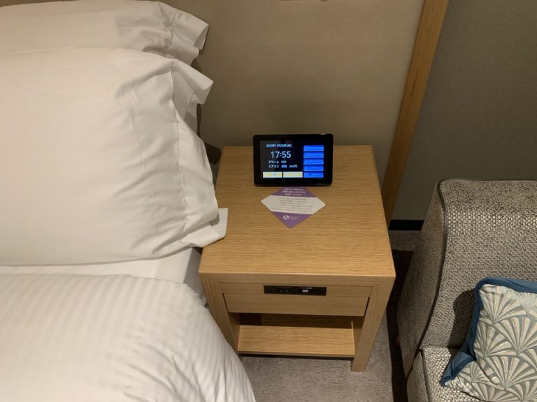 ベッド横 テーブル