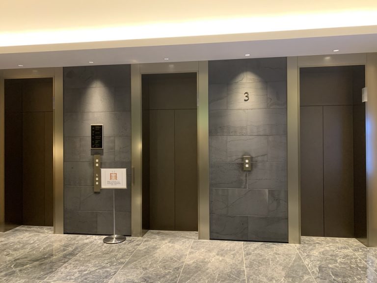 フロントエレベーターホール