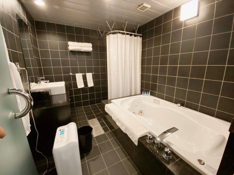 バスルーム全景